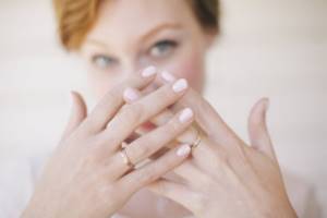 Why you shouldn&#39;t wear a wedding ring before your wedding