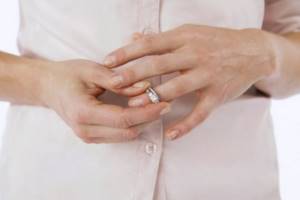 Why you shouldn&#39;t take off your wedding ring