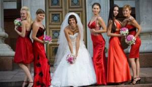 Подружкам невесты лучше надеть одинаковые наряды