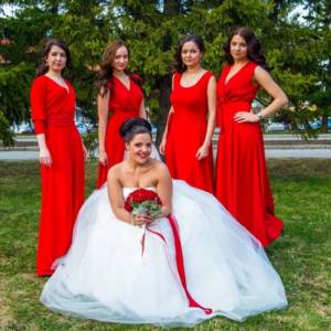 подружки невесты в красных нарядах