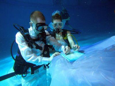 Underwater wedding option