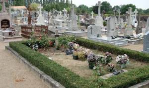 Похоронен великий комик Франции Луи де Фюнес на кладбище Ле Селье