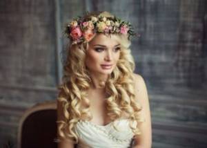 hairstyle with wreath
