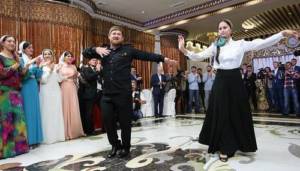 Ramzan Kadyrov (center)