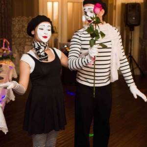 entertainment show with clowns at a wedding