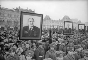 Figure 4. Tens of thousands of ordinary people came to say goodbye to Brezhnev