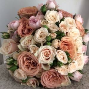 roses of different sizes in a wedding bouquet