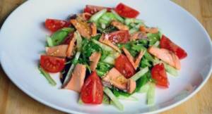 Salad with baked salmon