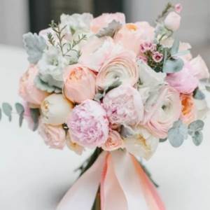 gray and pink shades in a wedding bouquet