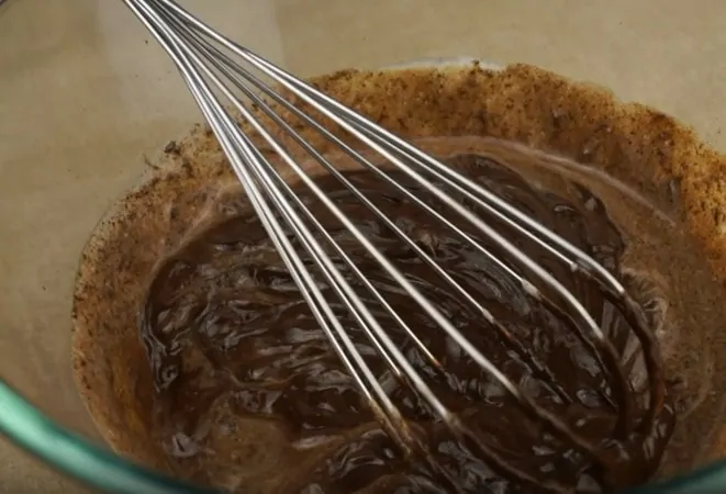 Chocolate icing for cake decoration