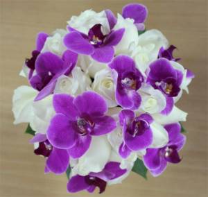 Lilac bouquet with orchids