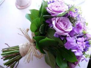 Lilac bouquet with roses