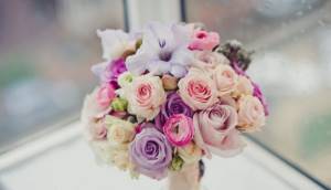 Lilac bouquet with roses