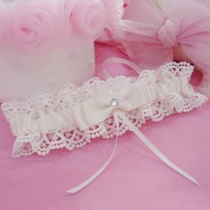 how many garters can you wear to a wedding?