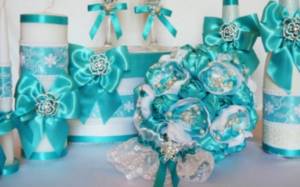 Combination of turquoise bouquet and wedding accessories