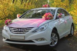 wedding car with rings