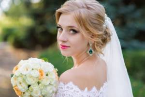 Wedding hairstyle of the bride with veil