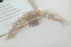 Wedding hairstyle with hair comb 1