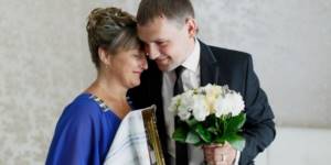 Wedding photo of the groom with his mother