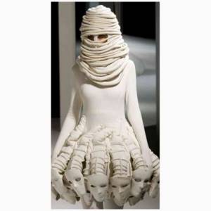 Wedding dress a la mummy