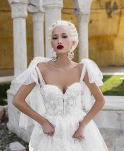 Wedding dress with bows on the shoulders