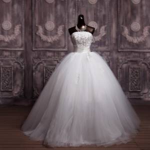 Wedding dress with tulle skirt