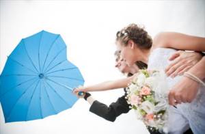 Свадебные фотографии под дождем