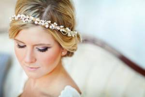 Wedding hairstyles with a headband of flowers and stones 2