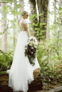 свадебный букет из белых хризантем