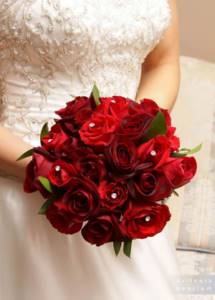 свадебный букет из красных роз