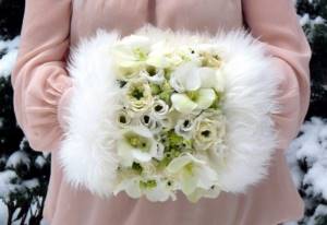 Wedding bouquet in the form of a muff
