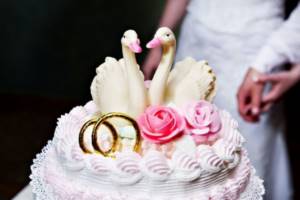 свадебный торт с лебедями 4