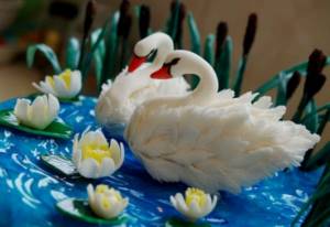 wedding cake with swans 6