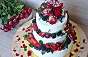 свадебный торт с живыми цветами 3