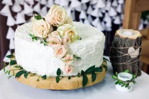 свадебный торт с живыми цветами 4