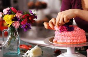 wedding cake with fresh flowers 9