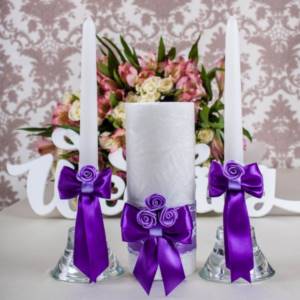 свечи на свадьбу с фиолетовыми бантами