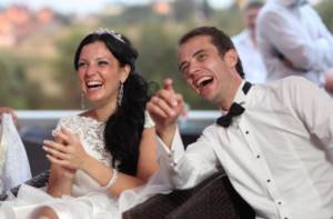 Сюрпризы на свадьбу молодоженам от родственников: идеи