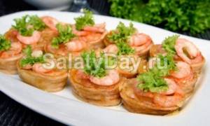Tartlets stuffed with shrimps
