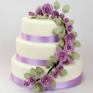торт на свадьбу с цветами из мастики
