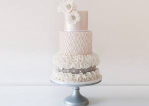 Pearl wedding cake: design ideas. Pearl necklace 