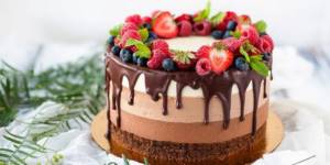 Cake covered in chocolate with berries