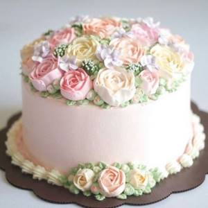 cake with roses for coral wedding anniversary