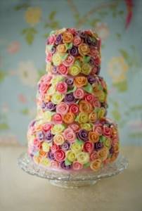 Cake with roses made from fondant