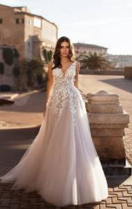 Wedding dress trends 2021-2022: the most fashionable new items