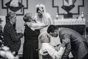 Дедушка на свадьбе внучки. Свадьба бабушки. Бабушка и дедушка на свадьбе внучки. Бабушка на свадьбе внука.