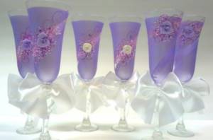 Decorating glasses for a wedding