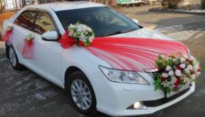 DIY car decoration for a wedding