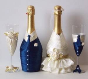 Decoration of wedding champagne with ribbons