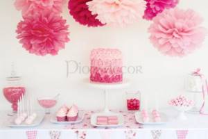 Wedding table decoration with pompoms